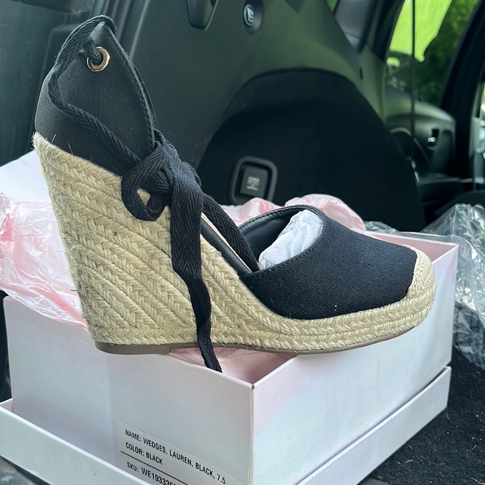 Black wedges